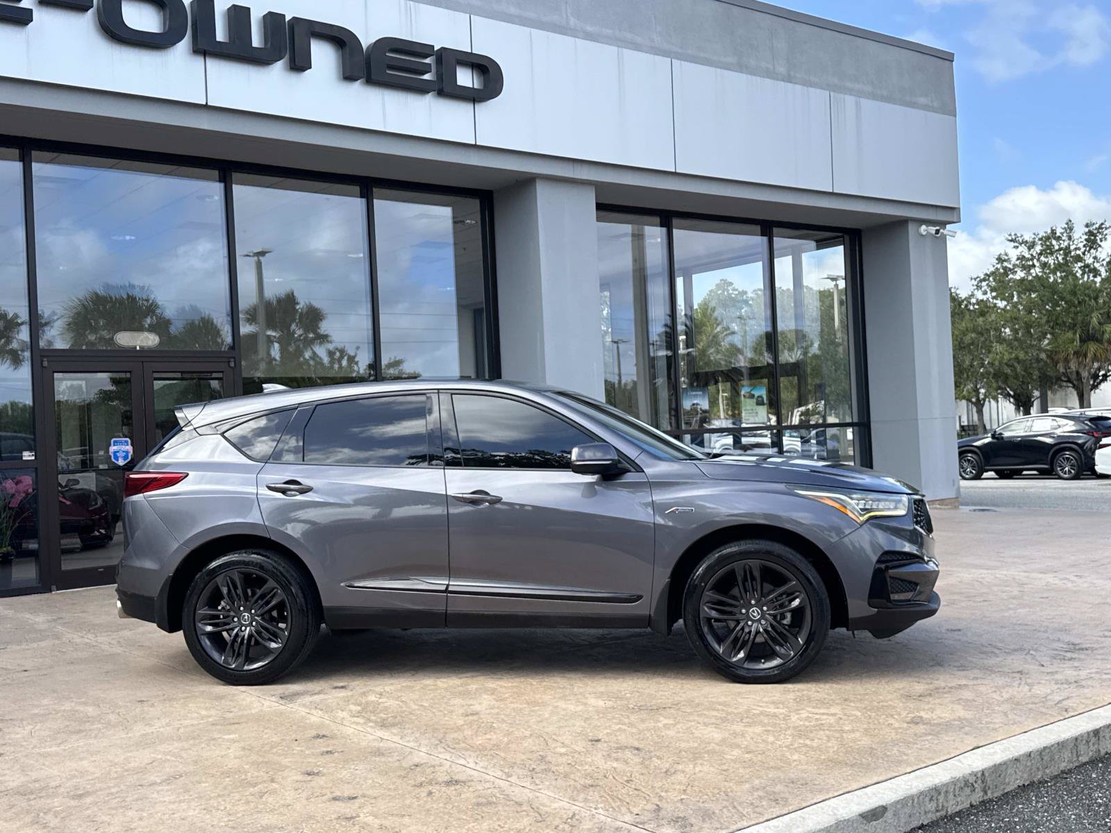 Used 2019 Acura RDX w/ Advance Package FWD image 2
