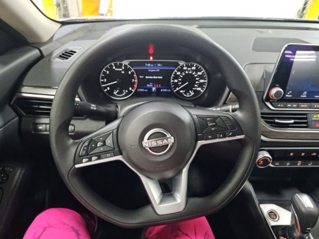 Used 2025 Nissan Altima 2.5 SV image 15