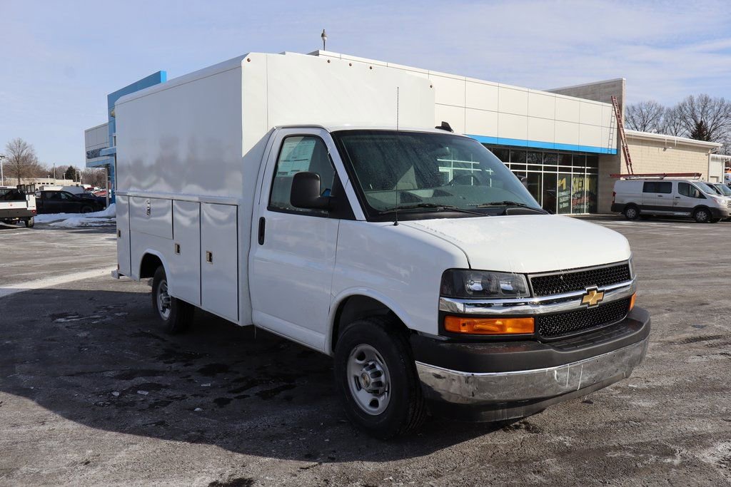 New 2026 Chevrolet Express 3500 Work Van w/ Power Convenience Package image 2