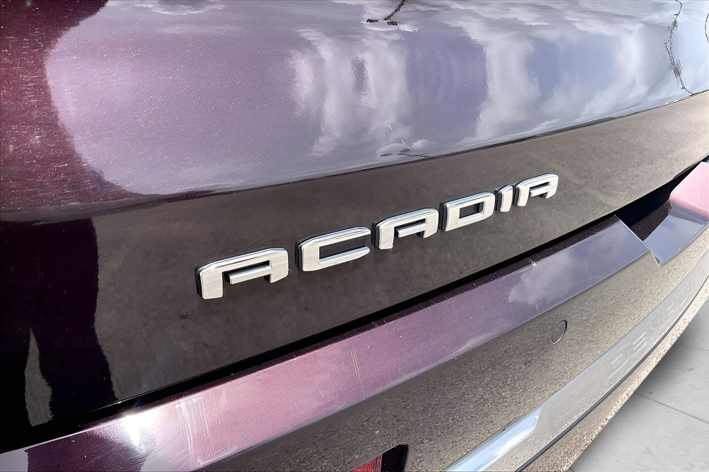 Used 2020 GMC Acadia Denali w/ Technology Package FWD image 32