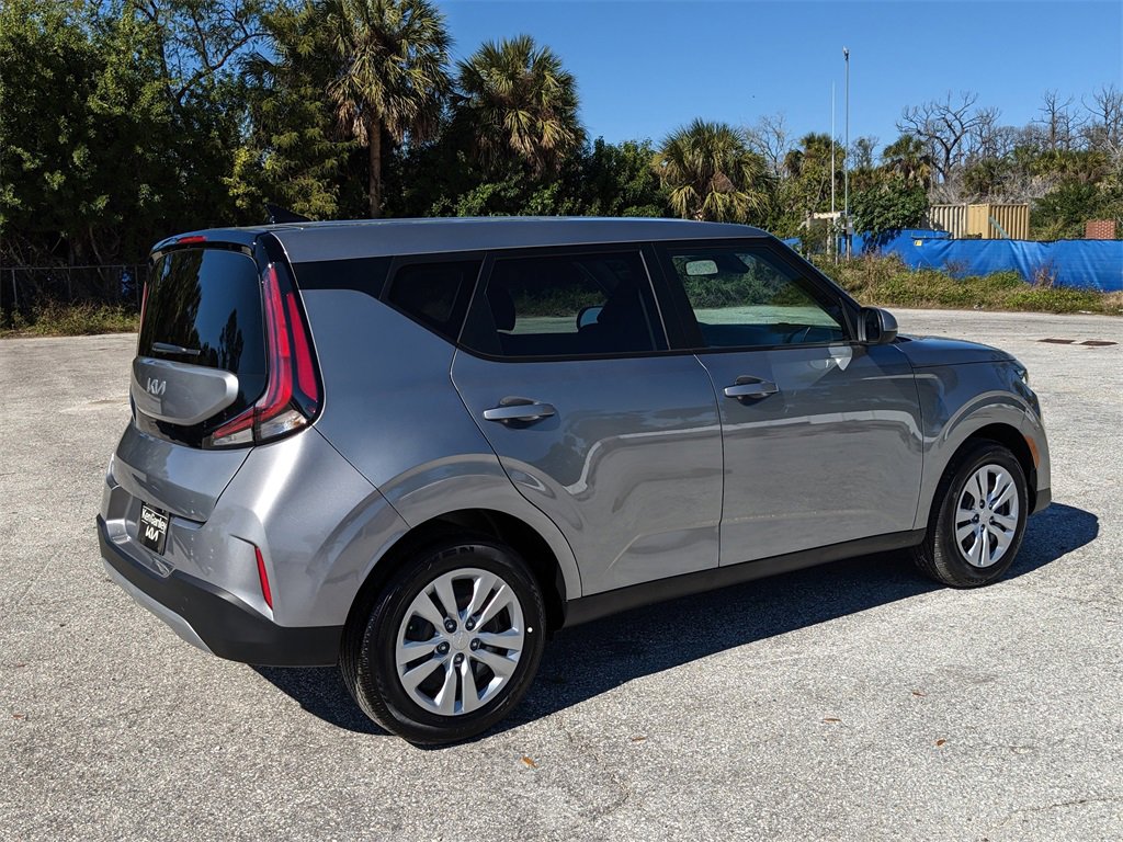 Certified 2025 Kia Soul LX image 9
