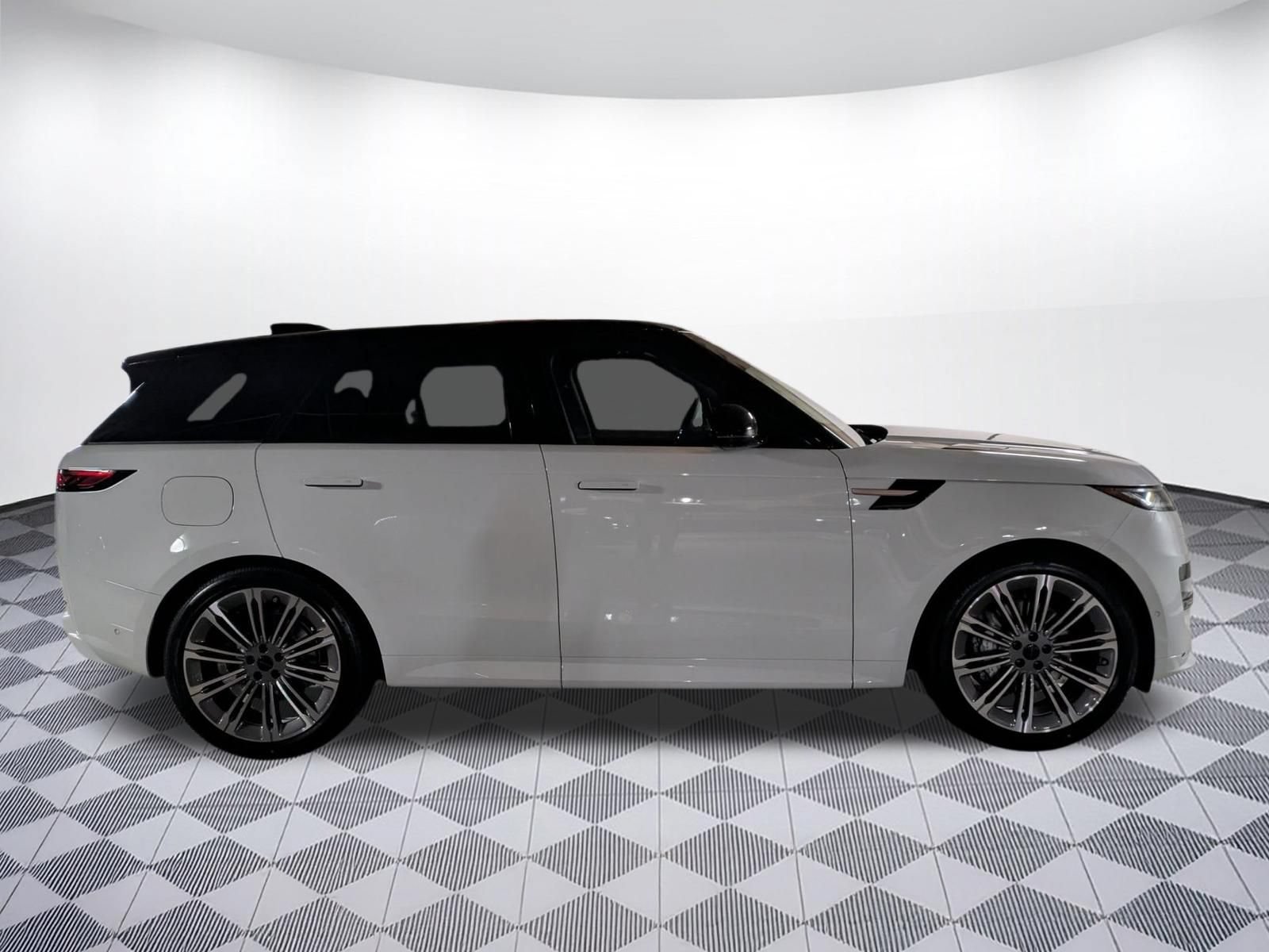 New 2026 Land Rover Range Rover Sport Dynamic SE AWD/4WD image 6