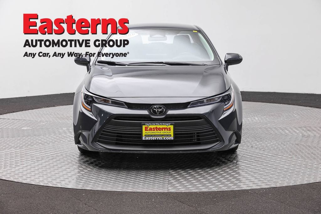Used 2025 Toyota Corolla LE FWD image 2