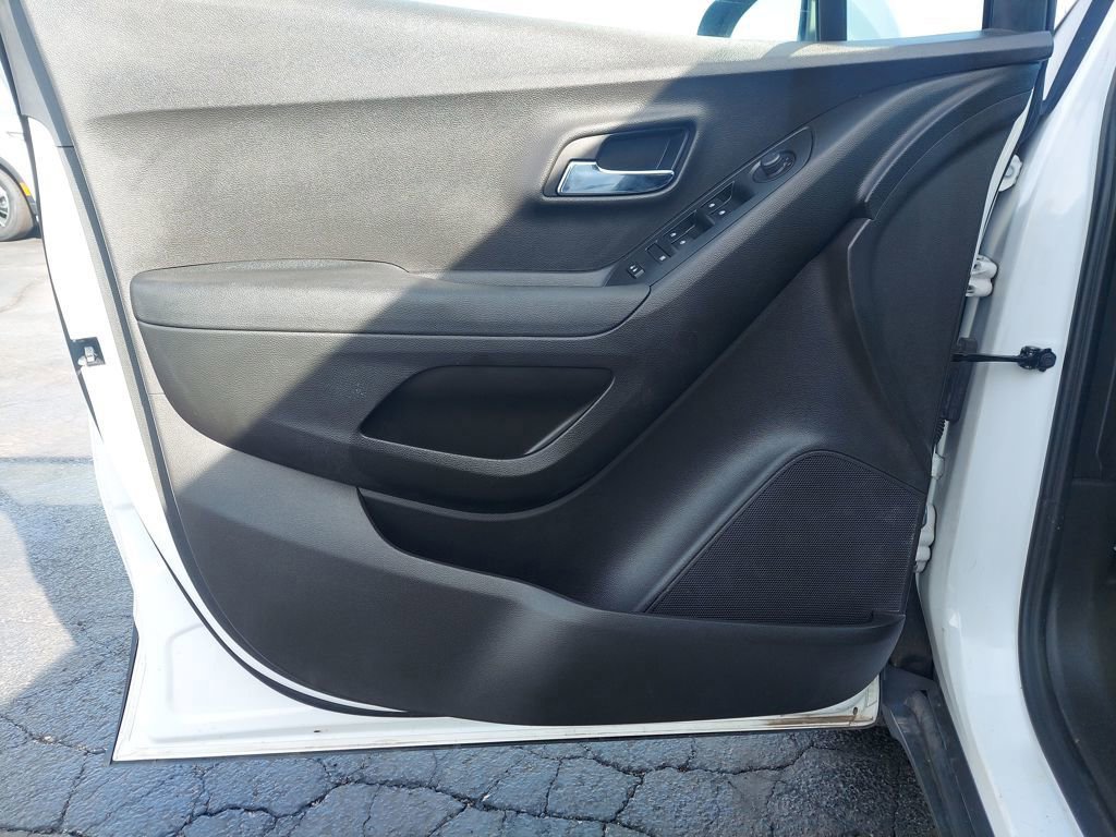 Used 2018 Chevrolet Trax LS image 12