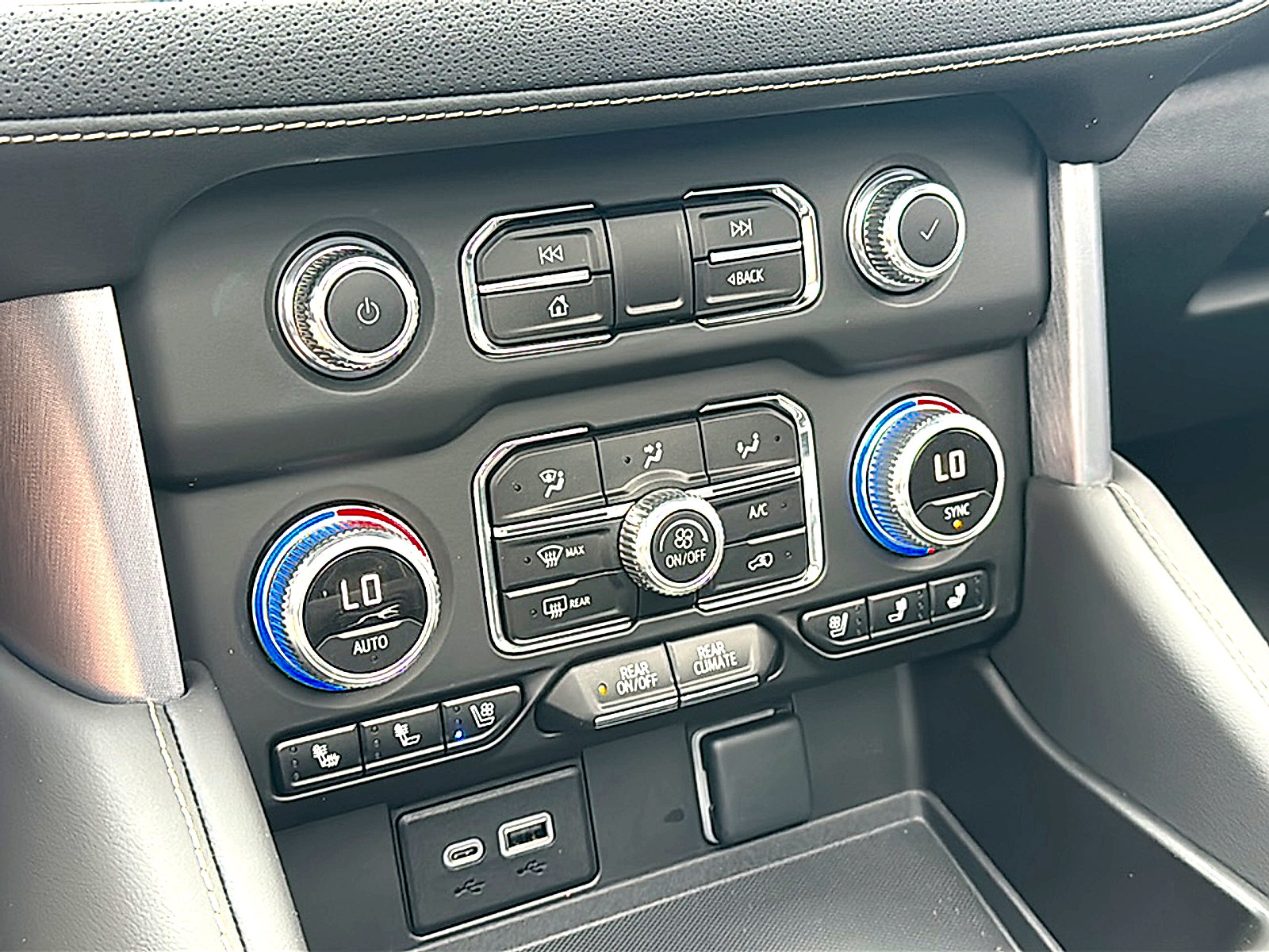 Used 2023 GMC Yukon XL SLT w/ SLT Premium Package AWD/4WD image 35