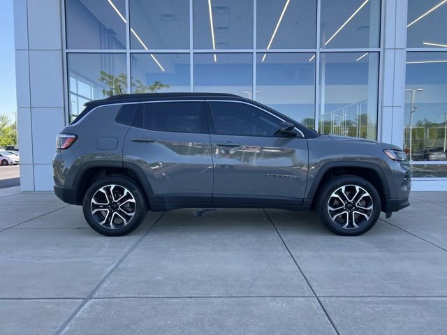Used 2024 Jeep Compass Limited AWD/4WD image 2