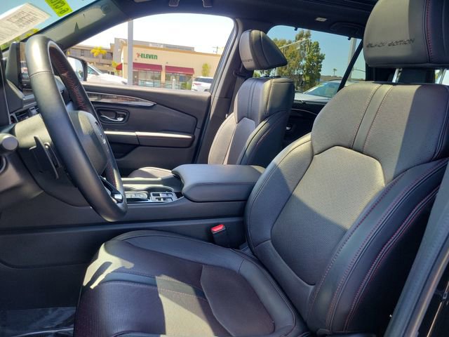 Certified 2025 Honda Pilot Black Edition image 18