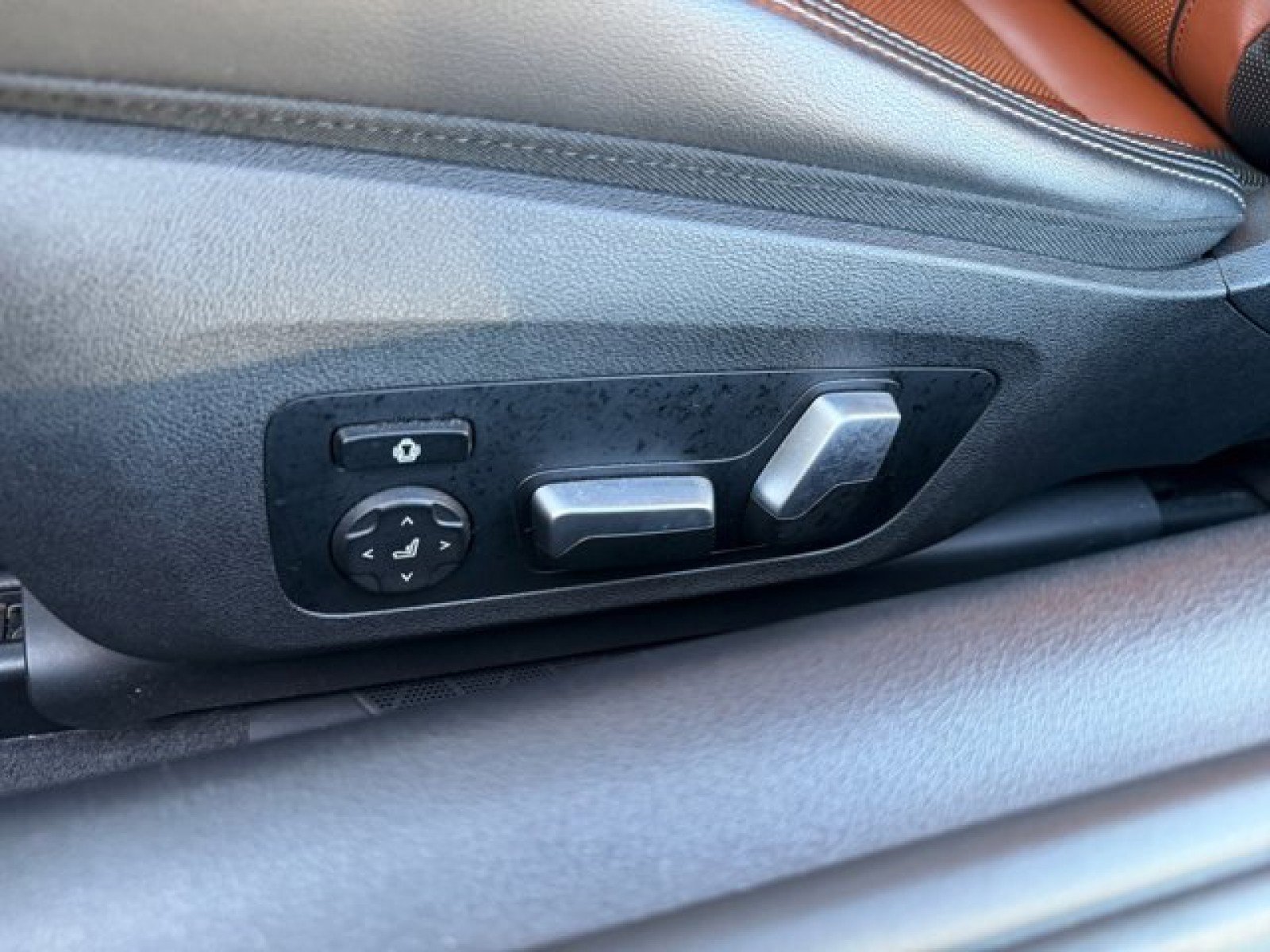 Used 2022 BMW 840i Coupe w/ Driving Assistance Package image 11