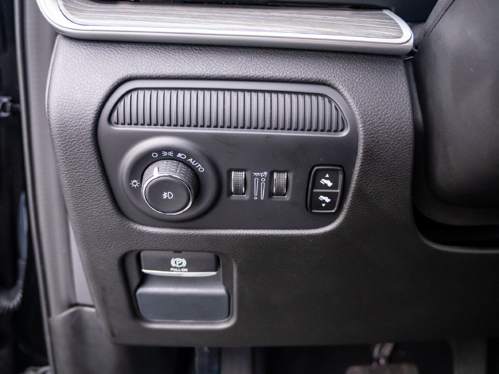 Used 2024 Jeep Wagoneer L Series III w/ Premium Group I AWD/4WD image 25