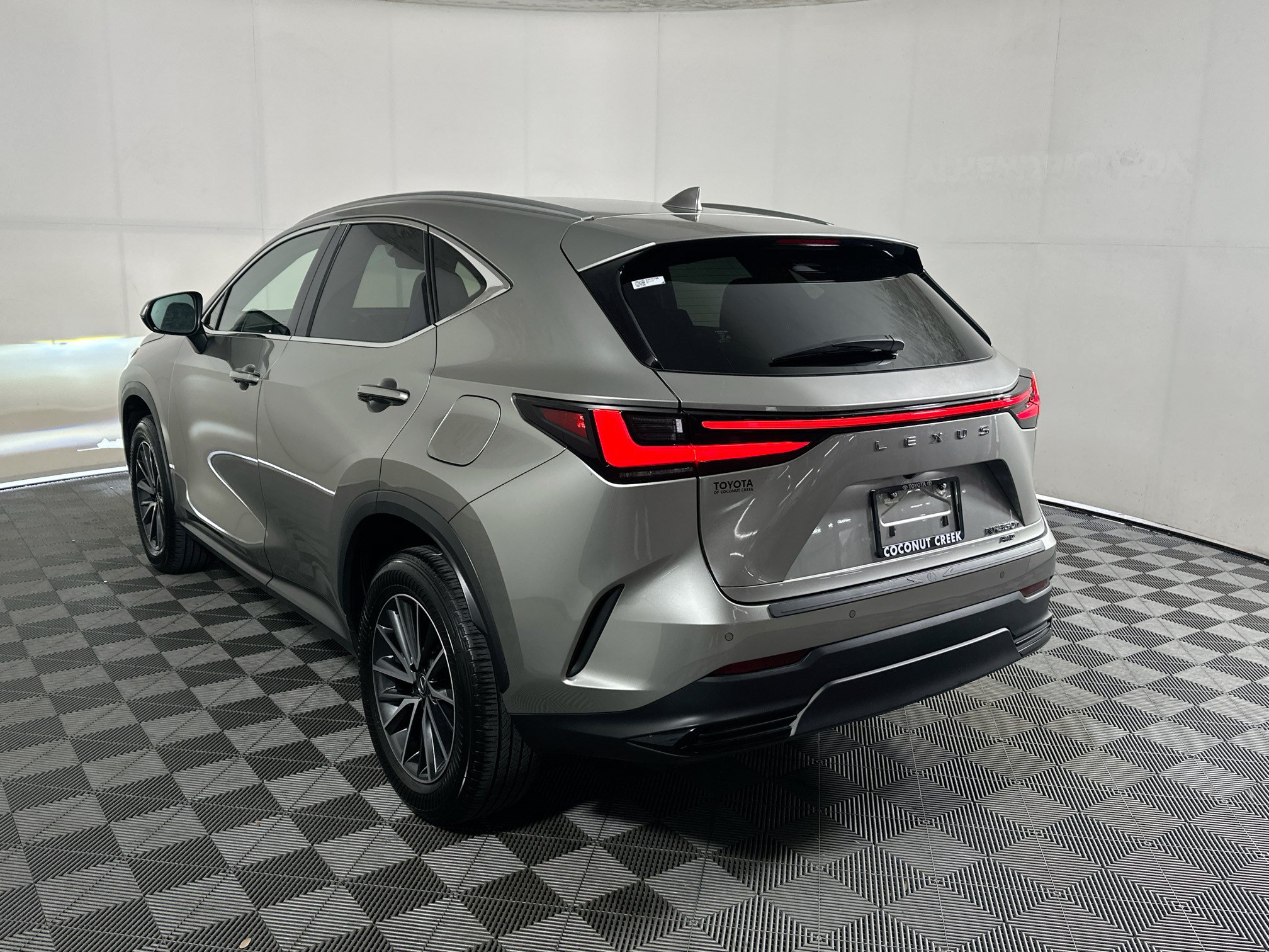 Used 2024 Lexus NX 350h AWD image 5