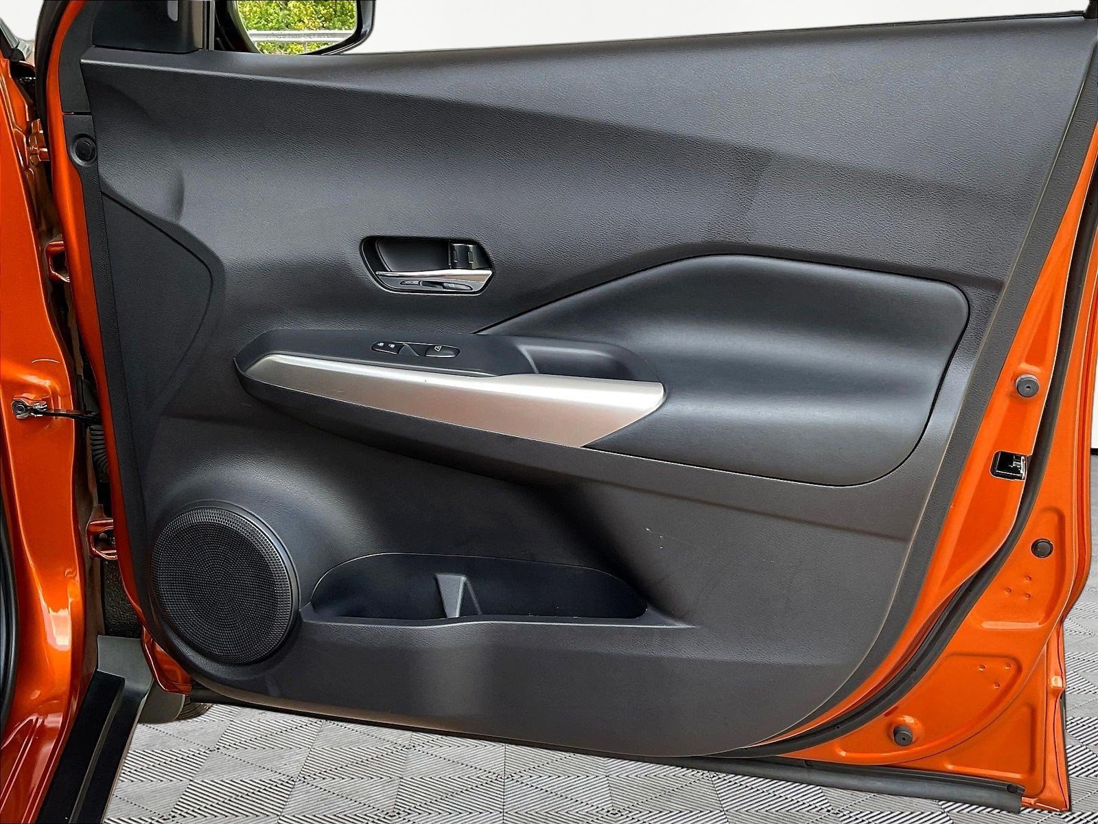 Used 2020 Nissan Kicks SR w/ SR Premium Package FWD image 27