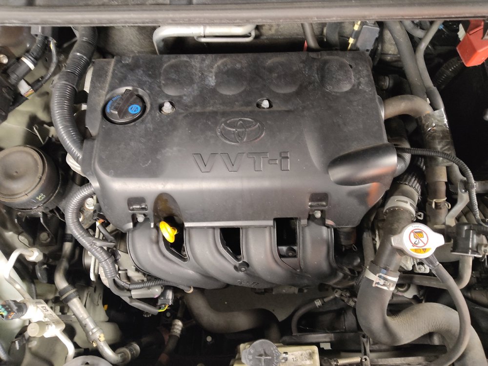 Used 2018 Toyota Yaris LE w/ Carpet Mat Package image 30