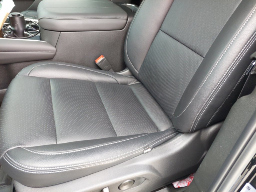 Used 2026 Chevrolet Suburban LS RWD image 9