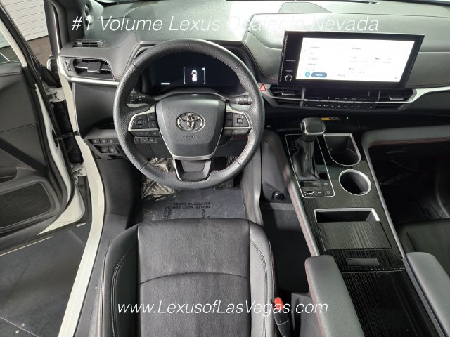 Used 2025 Toyota Sienna XSE w/ XSE Plus Package FWD image 17