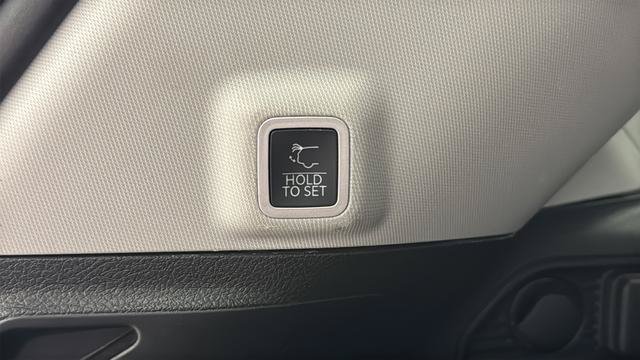 Used 2022 Jeep Grand Cherokee Limited AWD/4WD image 29