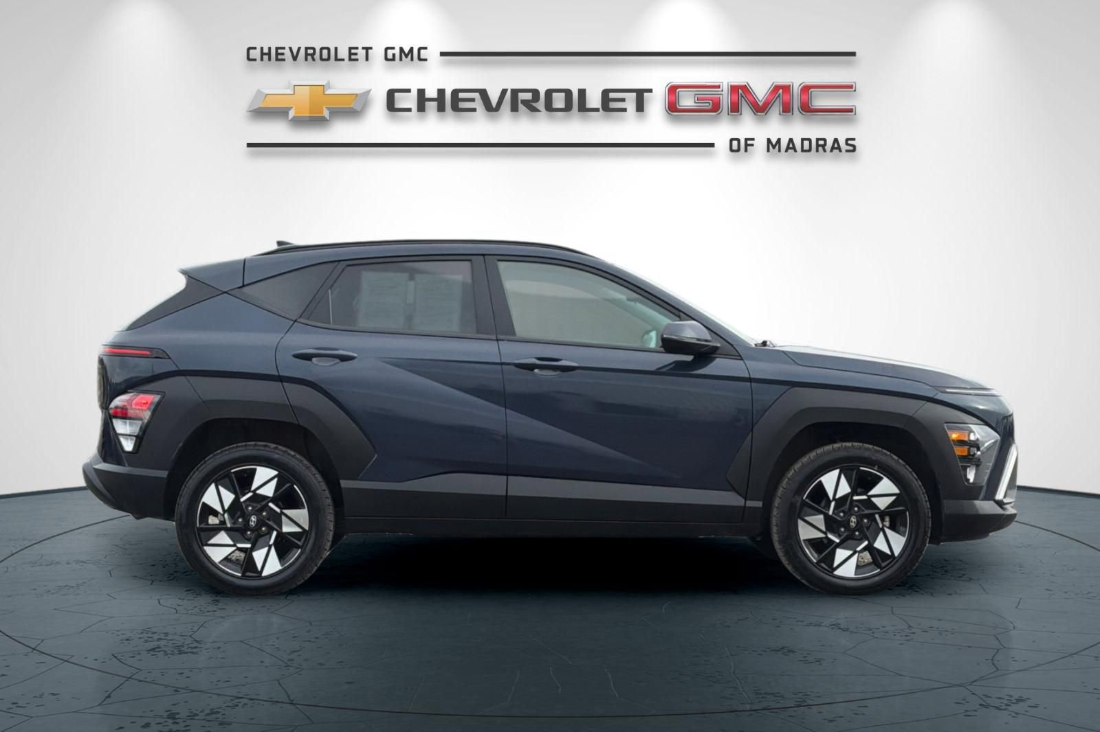 Used 2024 Hyundai Kona SEL image 2