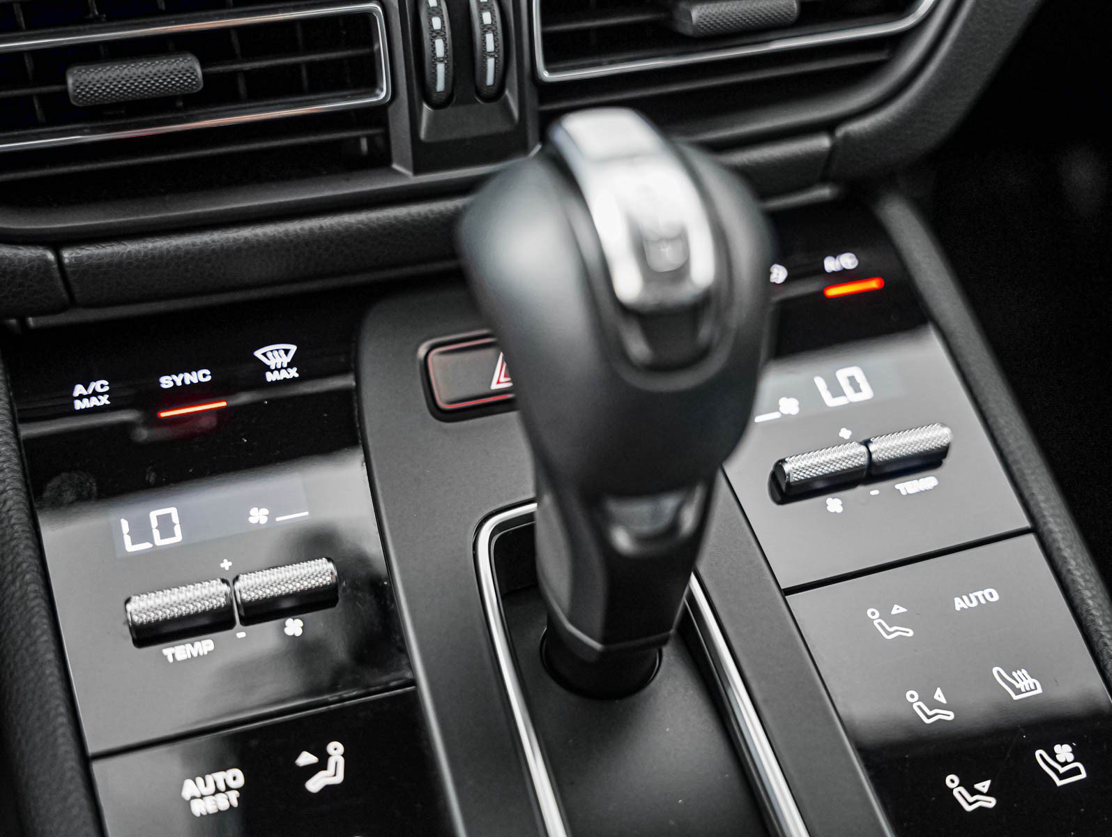 Certified 2026 Porsche Macan AWD/4WD image 21