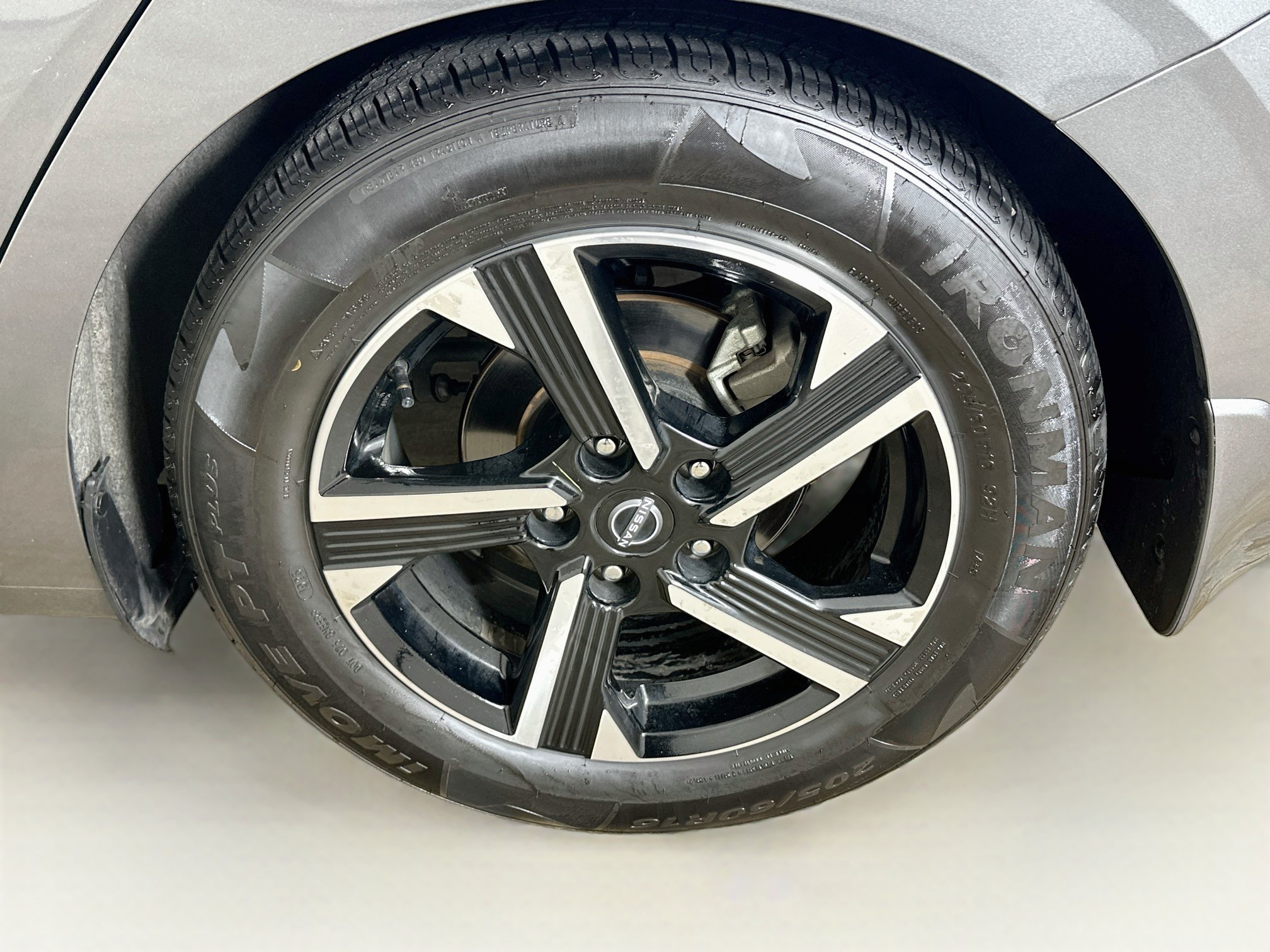 Used 2025 Nissan Sentra SV FWD image 11