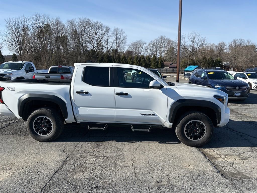 Used 2024 Toyota Tacoma TRD Off-Road image 4