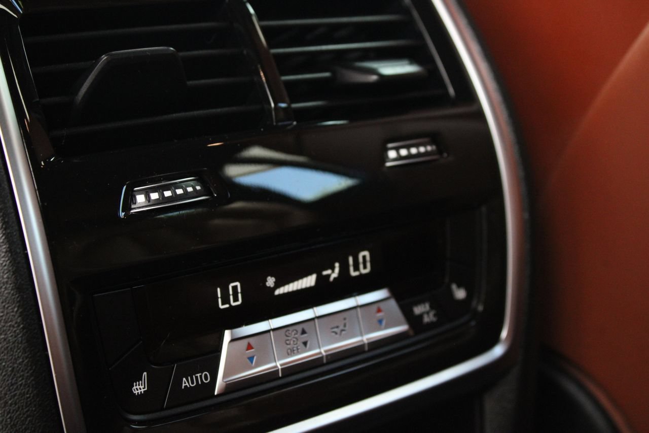Used 2025 BMW X7 M60i AWD/4WD image 22