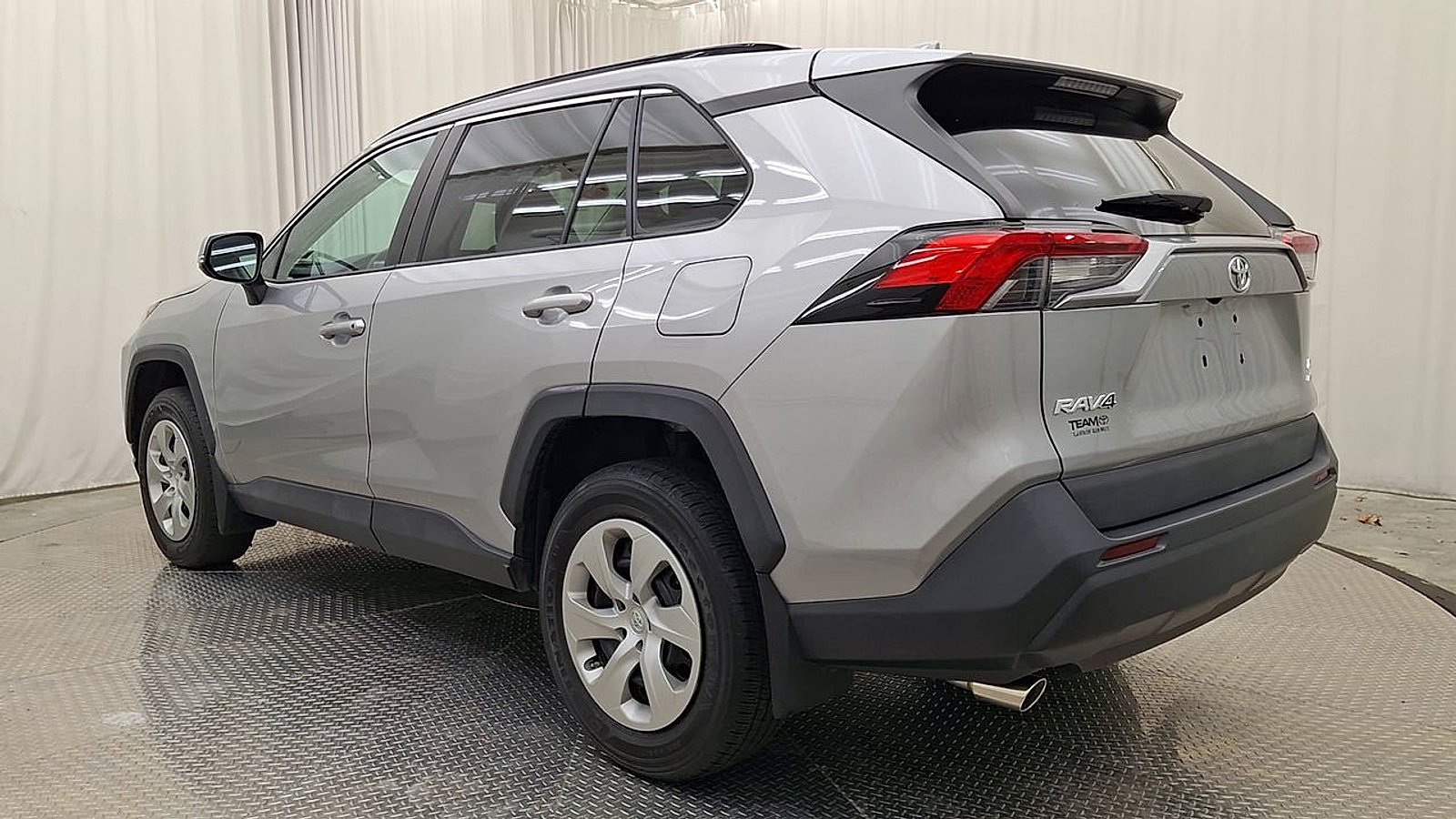 Used 2021 Toyota RAV4 LE AWD/4WD image 12