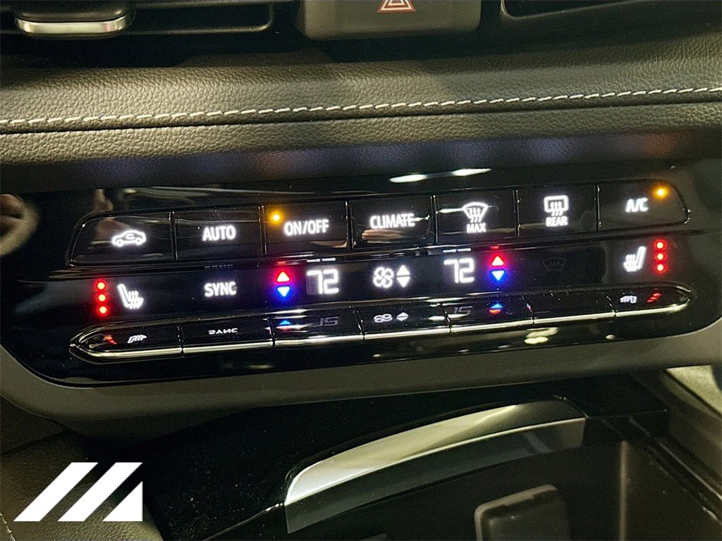 Used 2023 Buick Envision Essence image 18