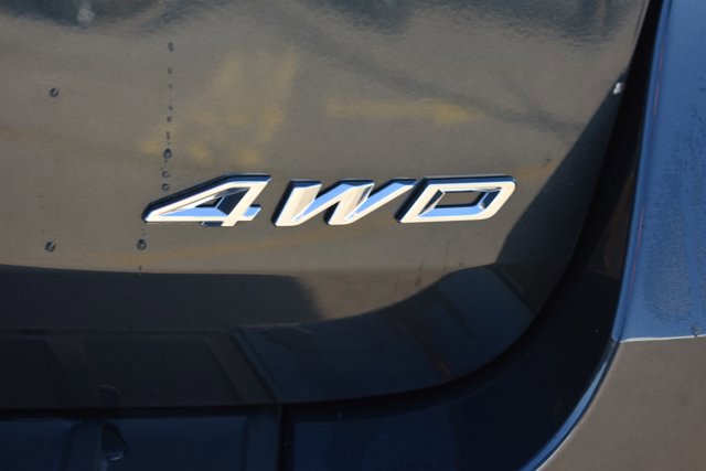 Used 2022 Ford Explorer XLT w/ Equipment Group 202A image 8