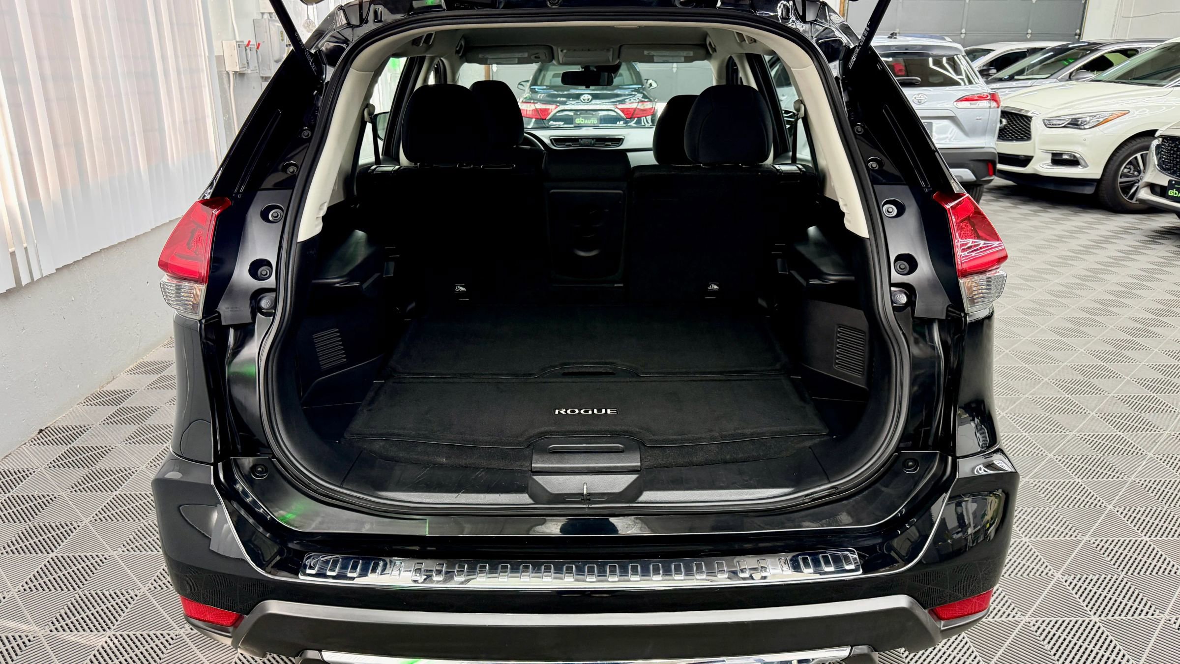 Used 2019 Nissan Rogue S image 14