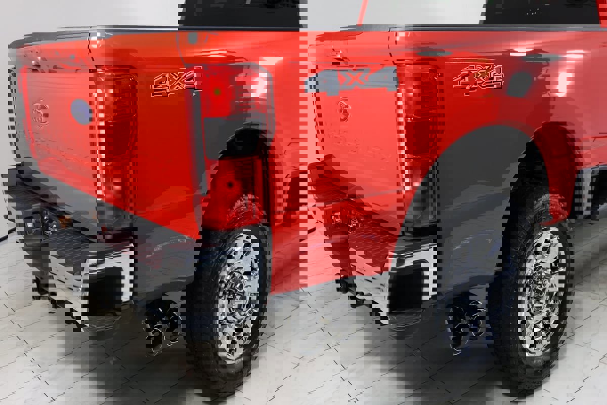 Used 2025 Ford F350 Lariat w/ Chrome Package image 44