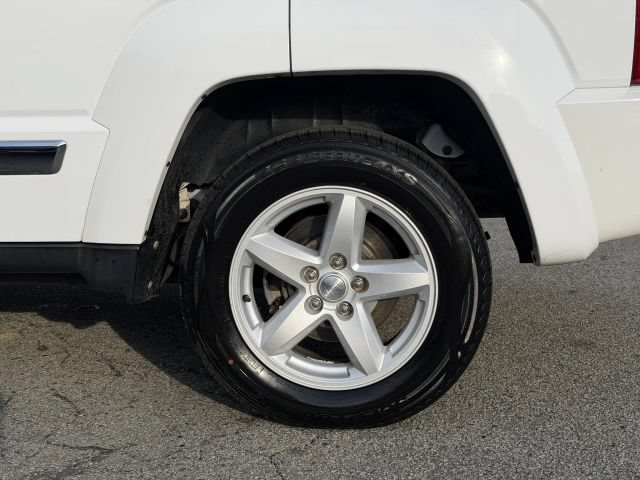 Used 2012 Jeep Liberty Limited AWD/4WD image 15