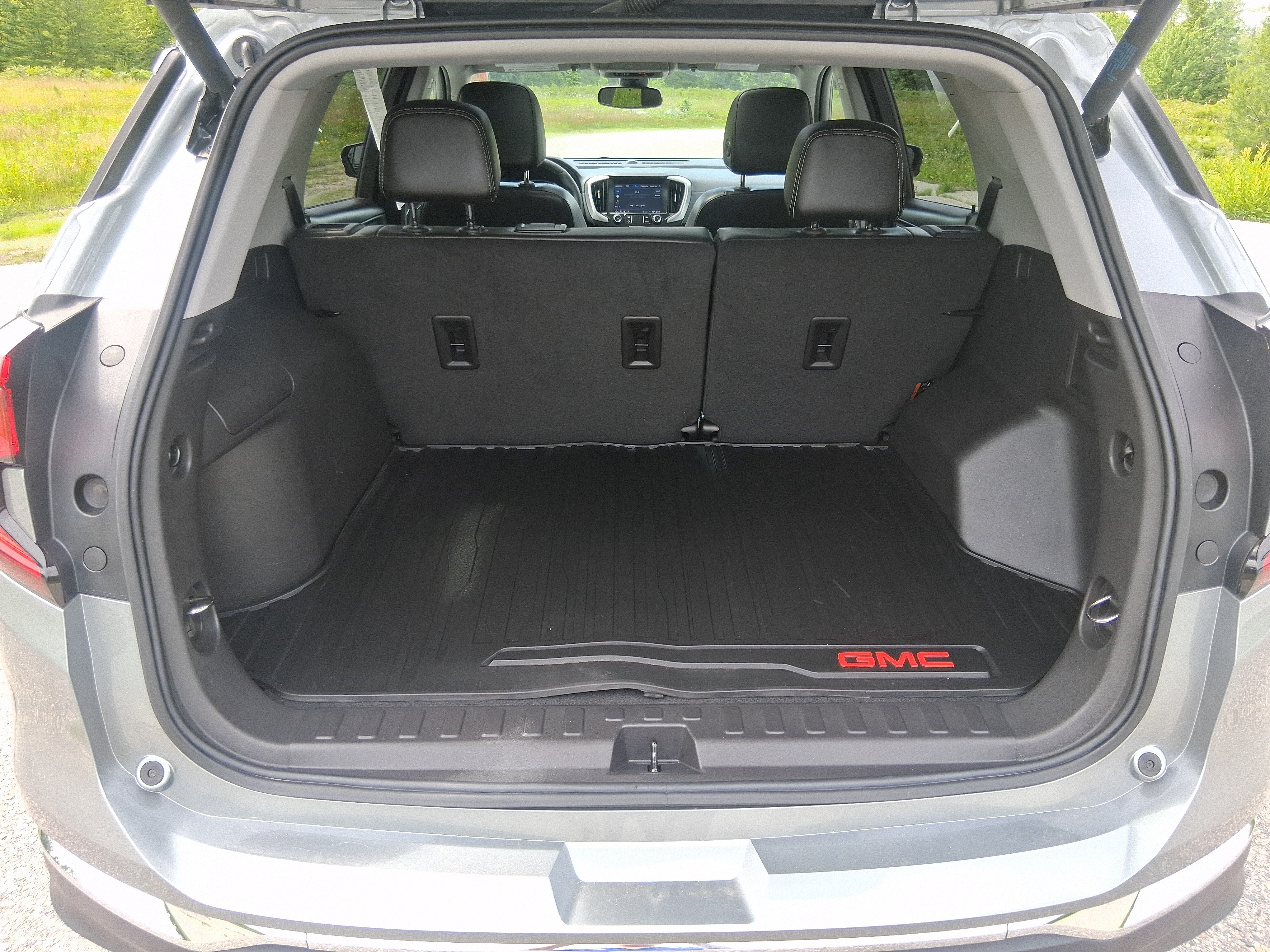 Used 2024 GMC Terrain SLT w/ Infotainment Package II AWD/4WD image 17