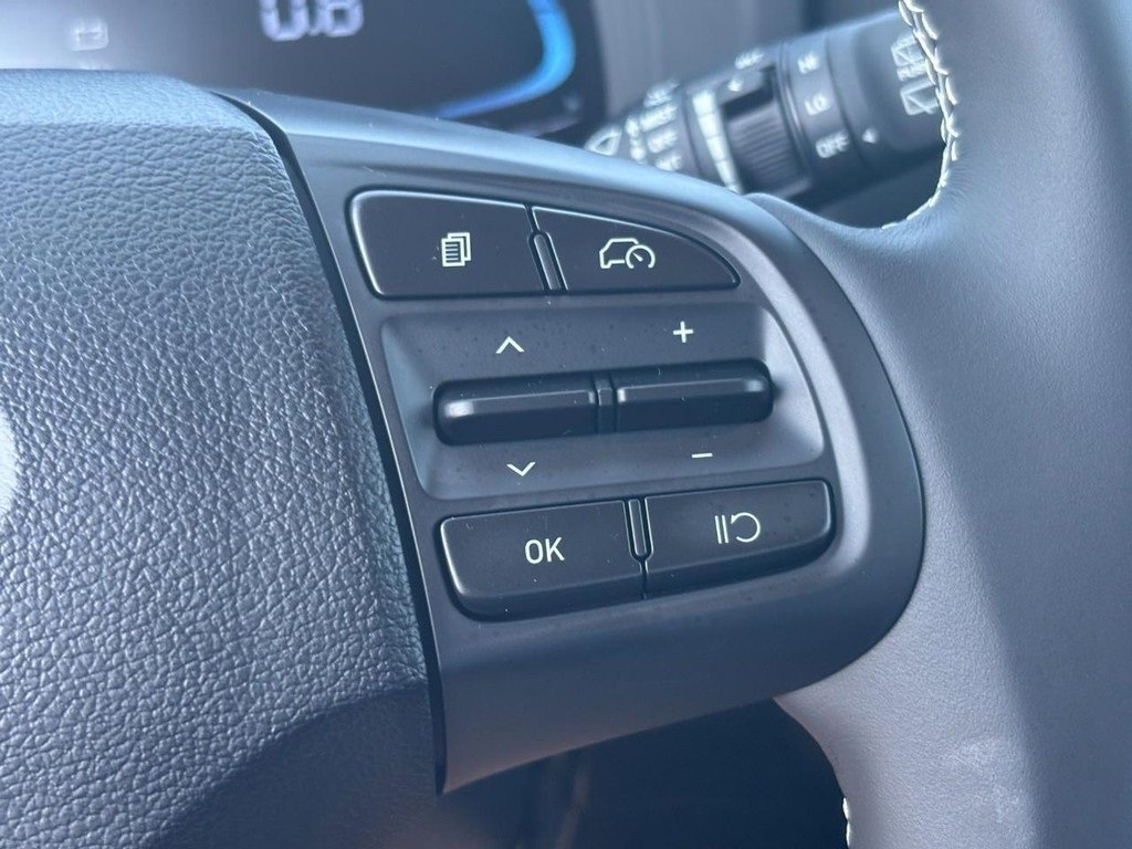 Certified 2025 Hyundai Venue Limited image 35