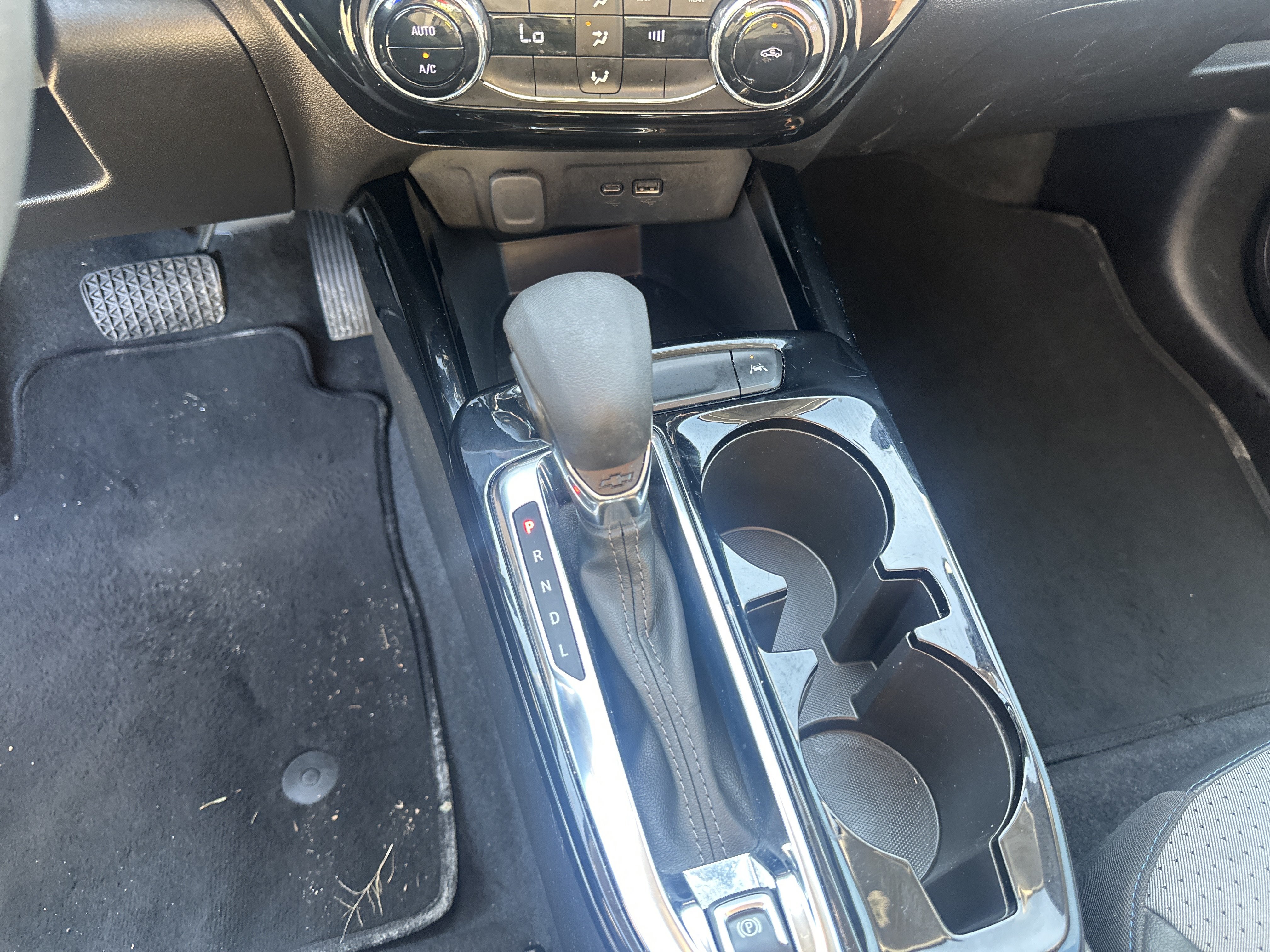 Used 2025 Chevrolet Trax LT FWD image 29