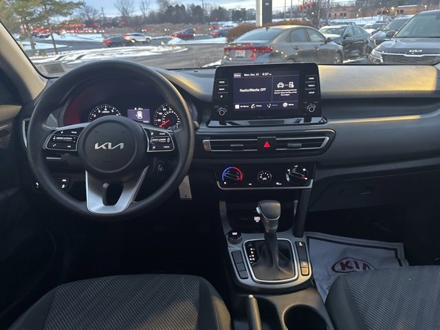 Certified 2023 Kia Seltos LX image 9