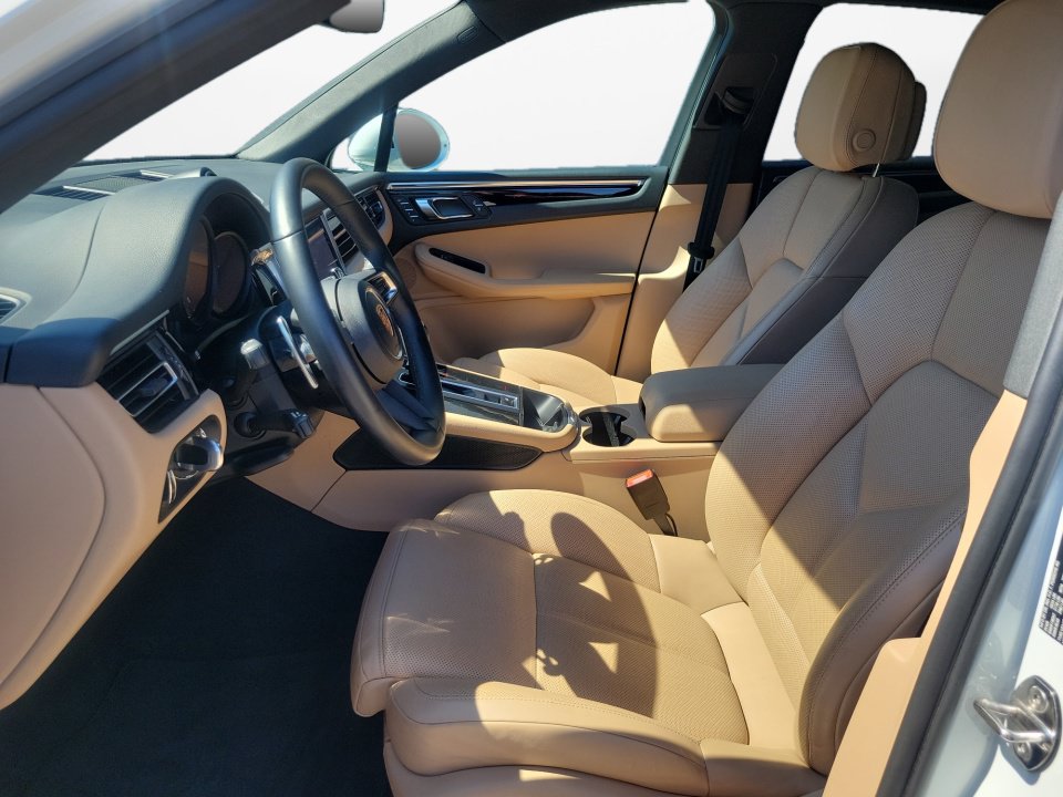 Used 2023 Porsche Macan AWD/4WD image 9