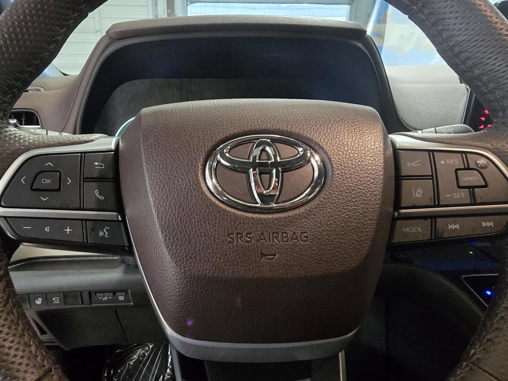 Used 2024 Toyota Sienna Platinum FWD image 29