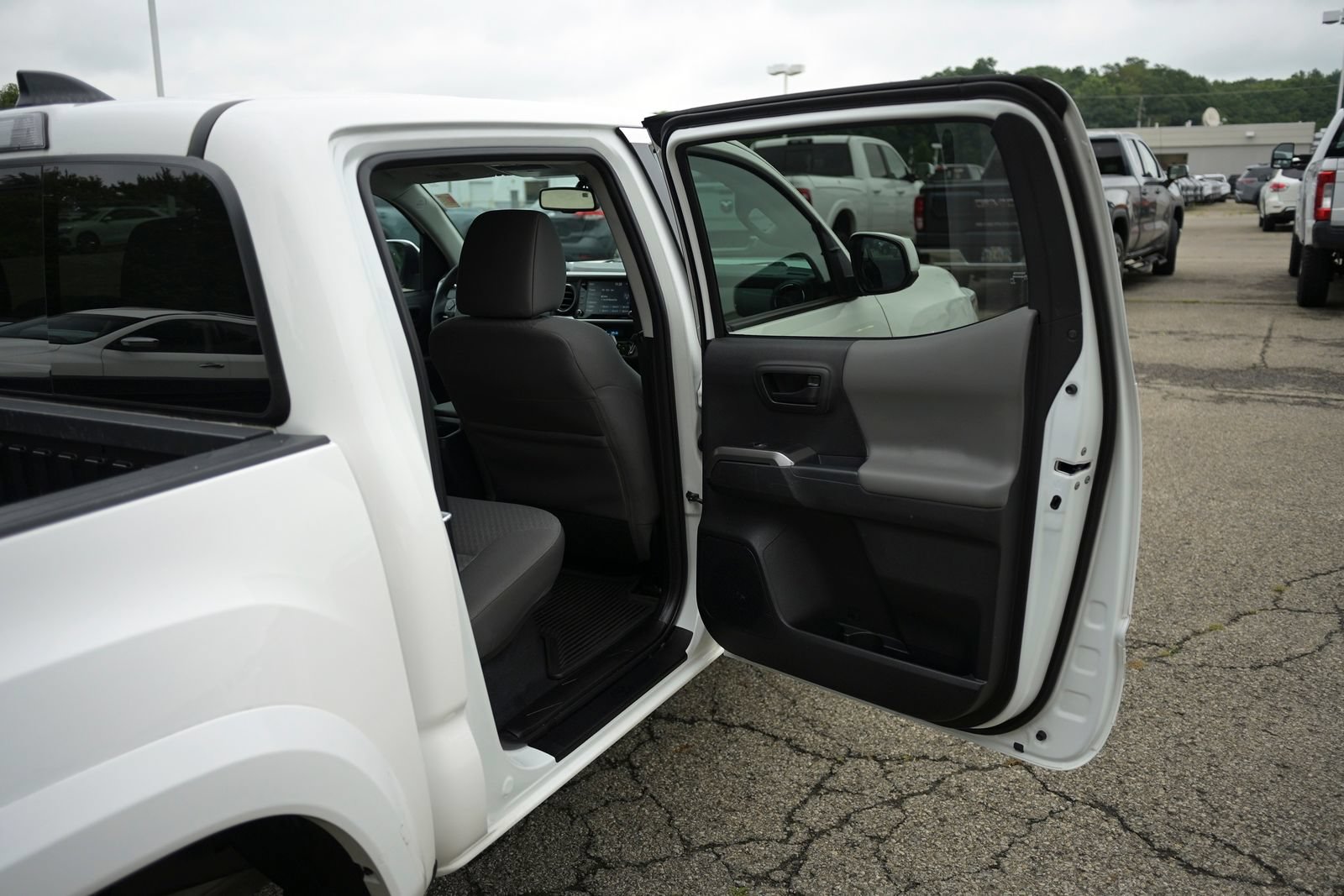 Used 2023 Toyota Tacoma SR5 AWD/4WD image 41