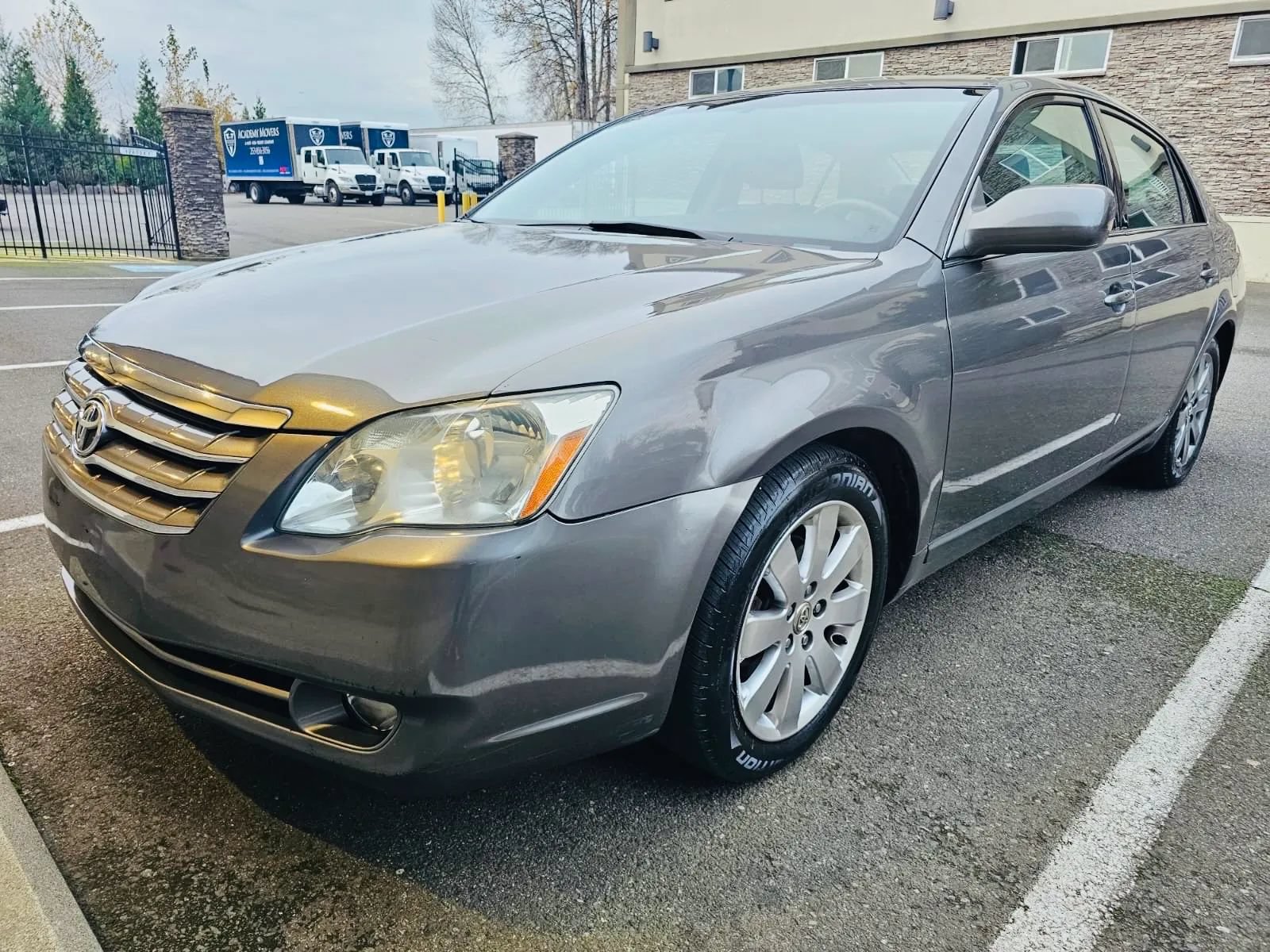 Used 2005 Toyota Avalon XLS FWD image 1