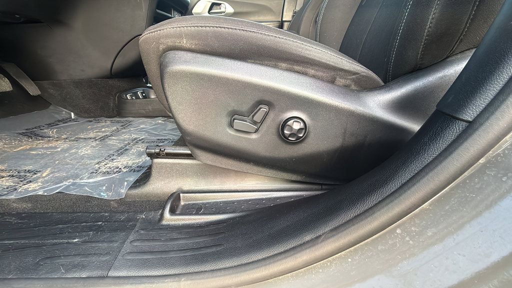 Used 2021 Chrysler Pacifica Touring w/ Uconnect Theater Family Group FWD image 15