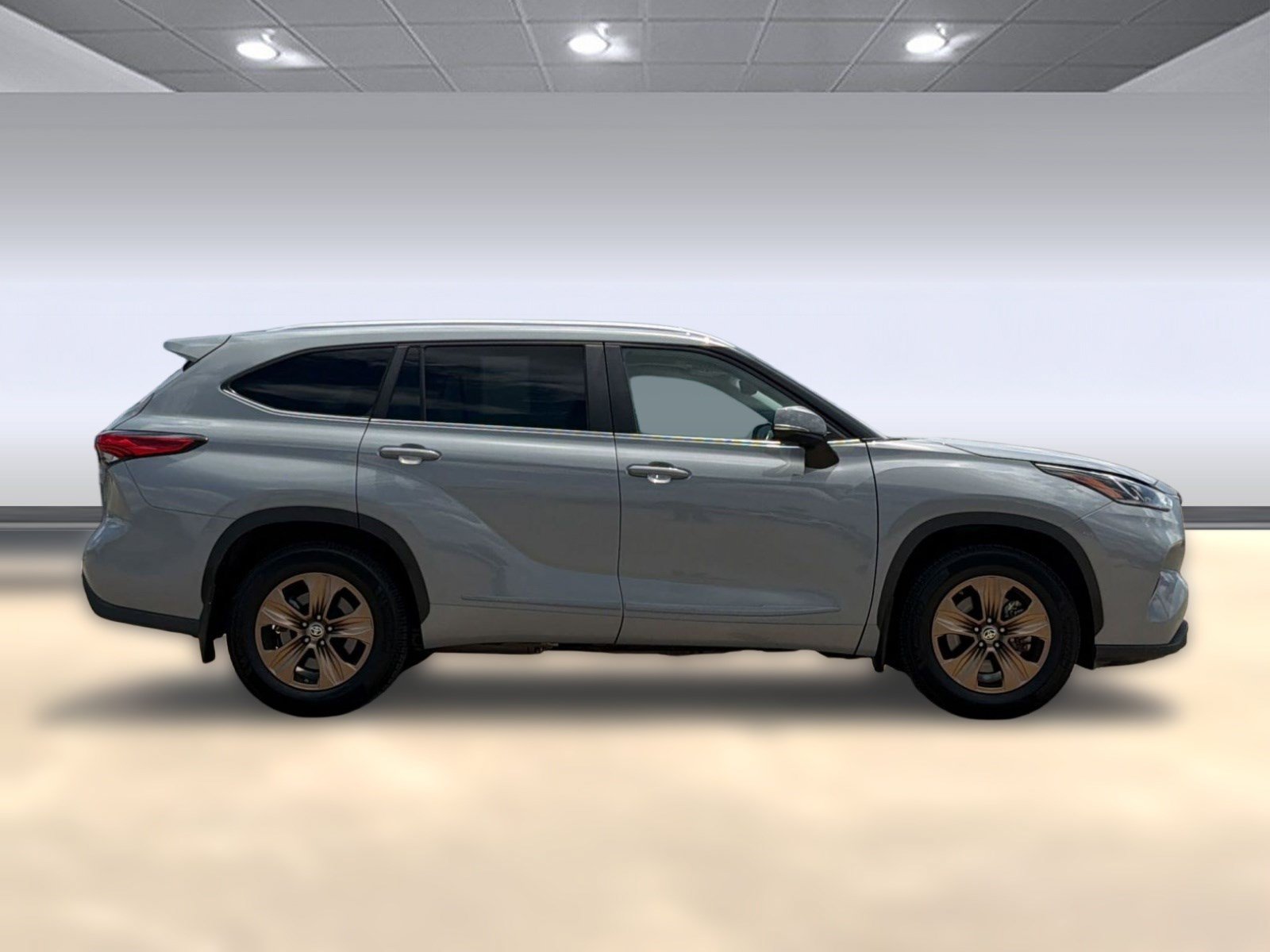 Used 2023 Toyota Highlander Bronze Edition FWD image 8