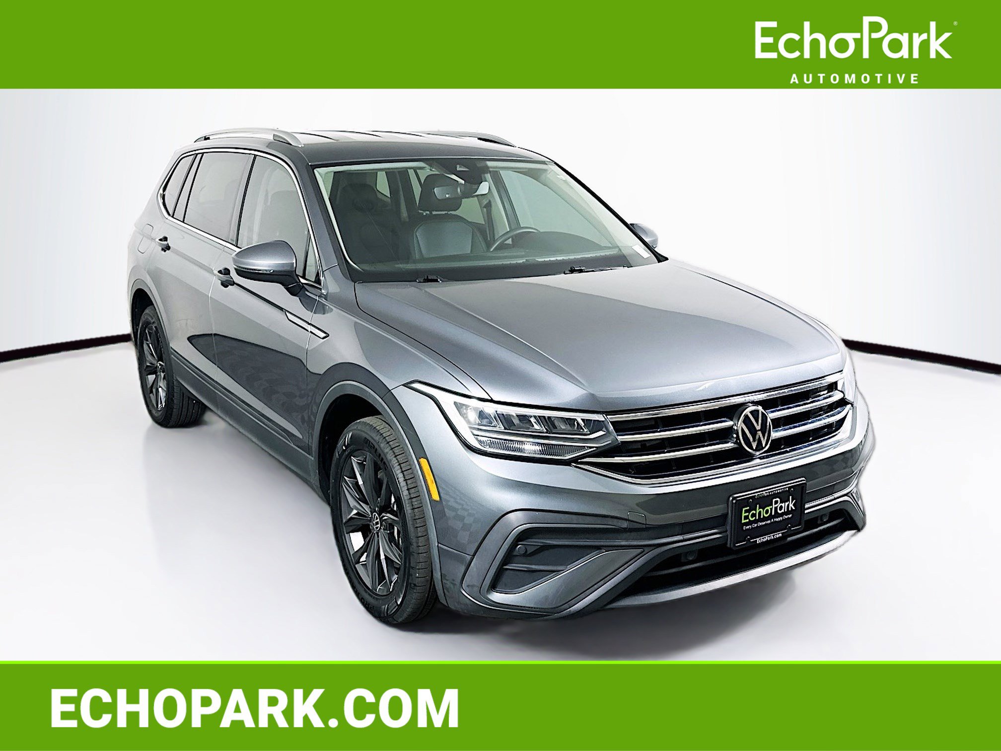 Used 2023 Volkswagen Tiguan SE FWD image 1