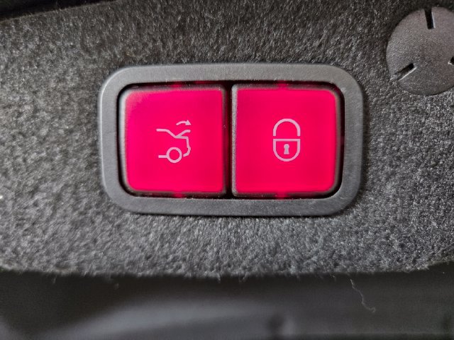 Certified 2021 Mercedes-Benz C 300 4MATIC Sedan image 11