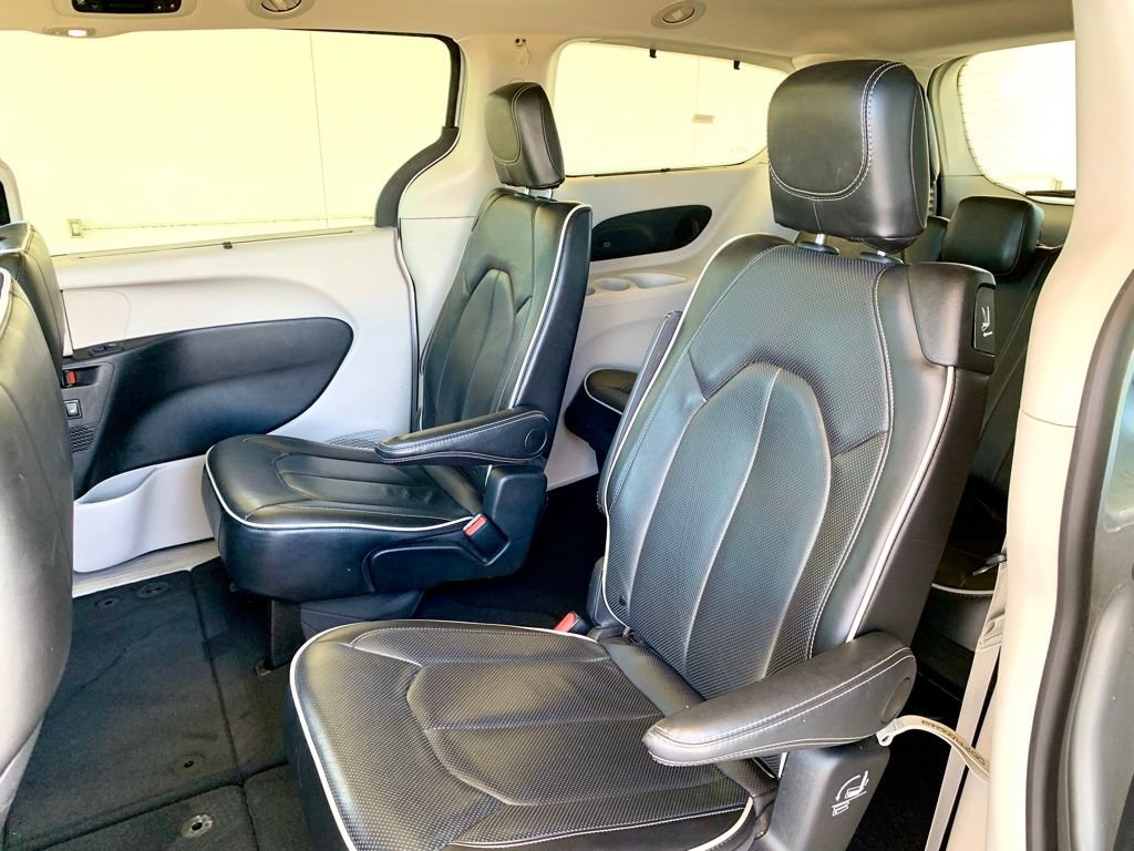 Used 2024 Chrysler Pacifica Limited FWD image 15