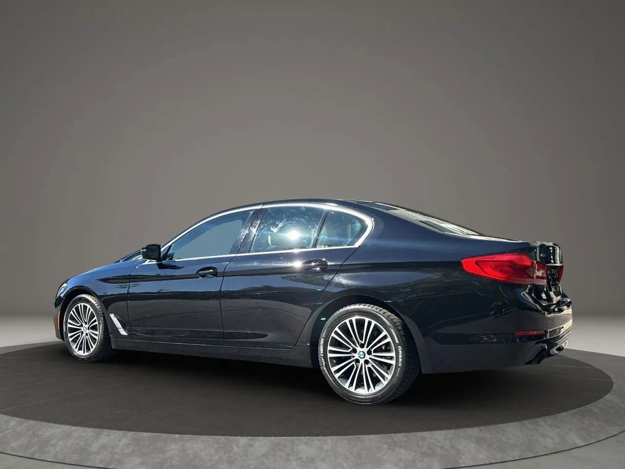 Used 2019 BMW 530i xDrive w/ Convenience Package image 7