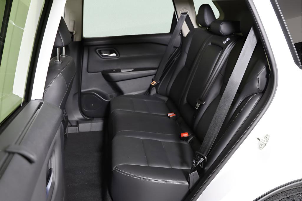 Used 2024 Nissan Rogue SL w/ SL Premium Package image 11