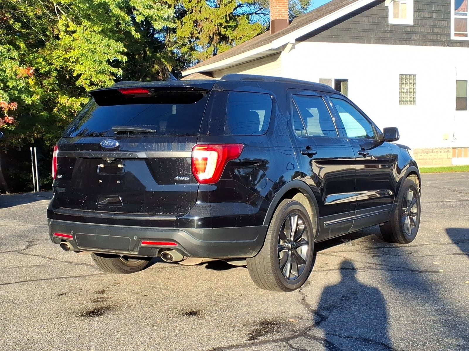Used 2019 Ford Explorer XLT w/ Equipment Group 202A AWD/4WD image 3