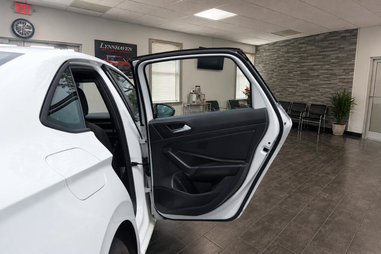 Used 2025 Volkswagen Jetta Sport FWD image 17