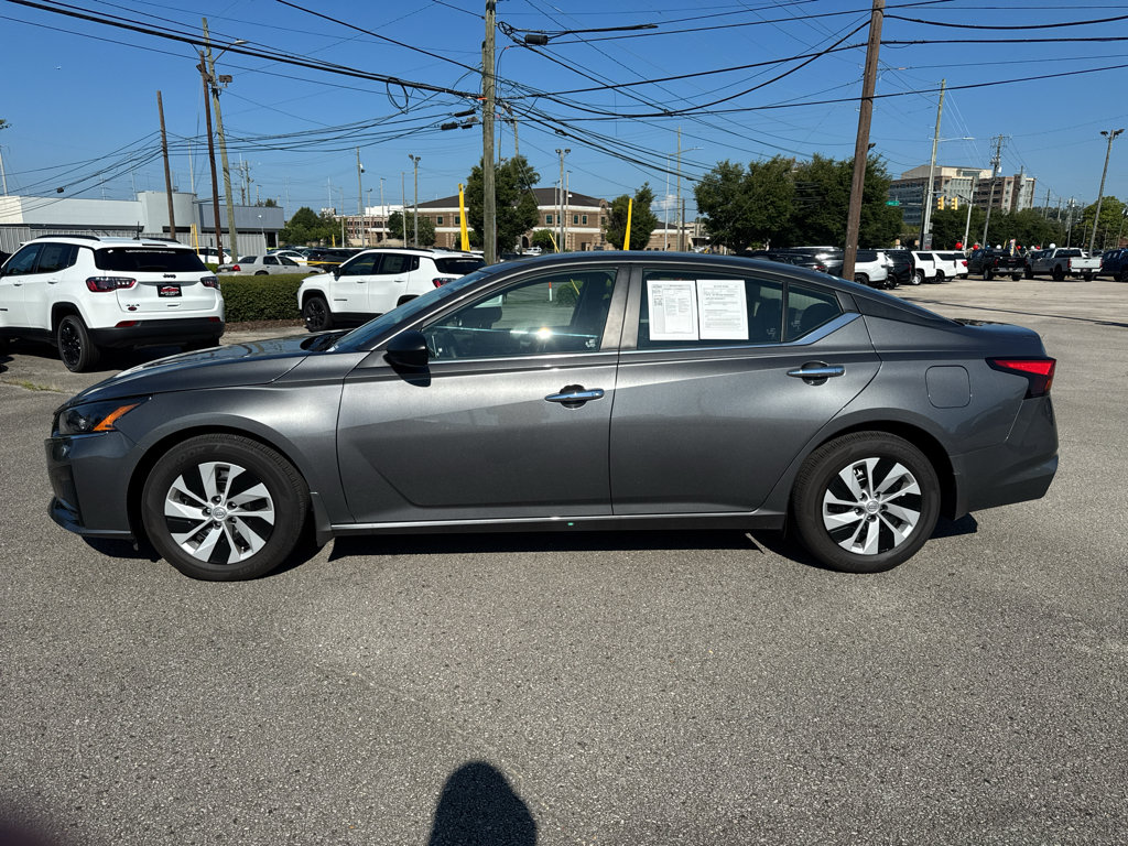 Used 2025 Nissan Altima 2.5 S FWD image 5