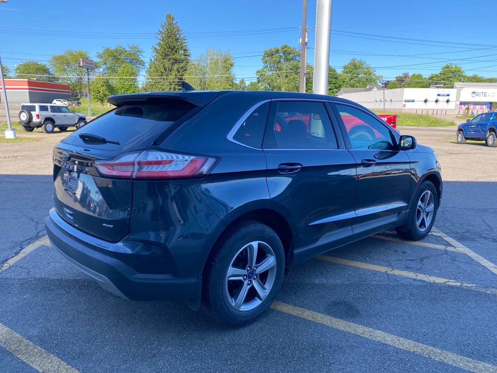 Used 2022 Ford Edge SEL w/ Convenience Package AWD/4WD image 4