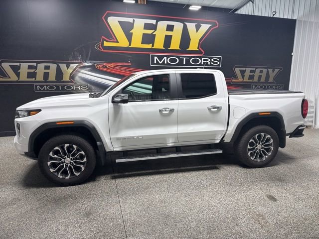 Used 2023 GMC Canyon Denali image 2